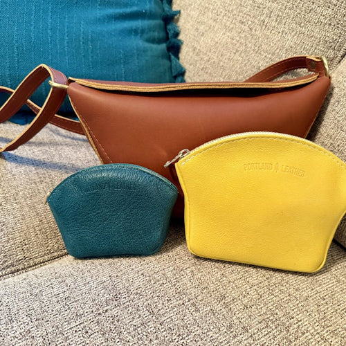 Large Seashell is slim enough to fit in your bag but big enough to hold everything! - customer review photo