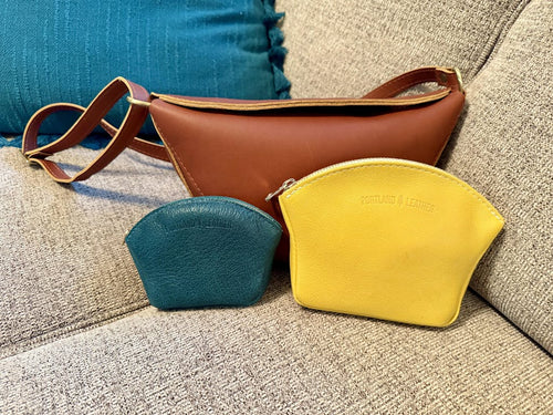 Large Seashell is slim enough to fit in your bag but big enough to hold everything! - customer review photo