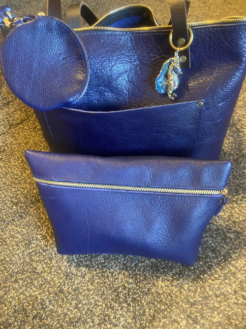 XL makeup bag is a MUST HAVE! - customer review photo