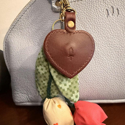Sweet little AirTag holder - customer review photo