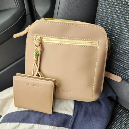 I don't have to fold bills to fit. - customer review photo