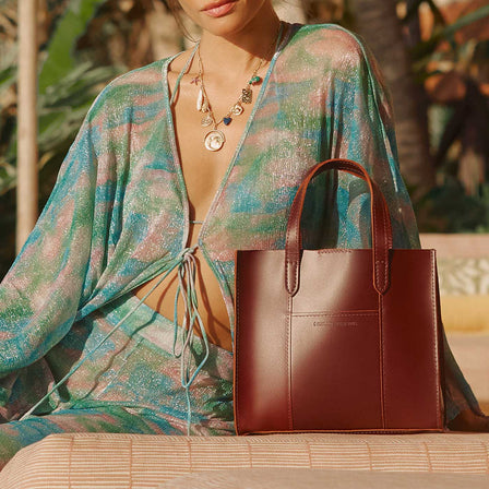 Cognac*Classic | Structured mid-size tote bag with overlapping panels and crossbody strap