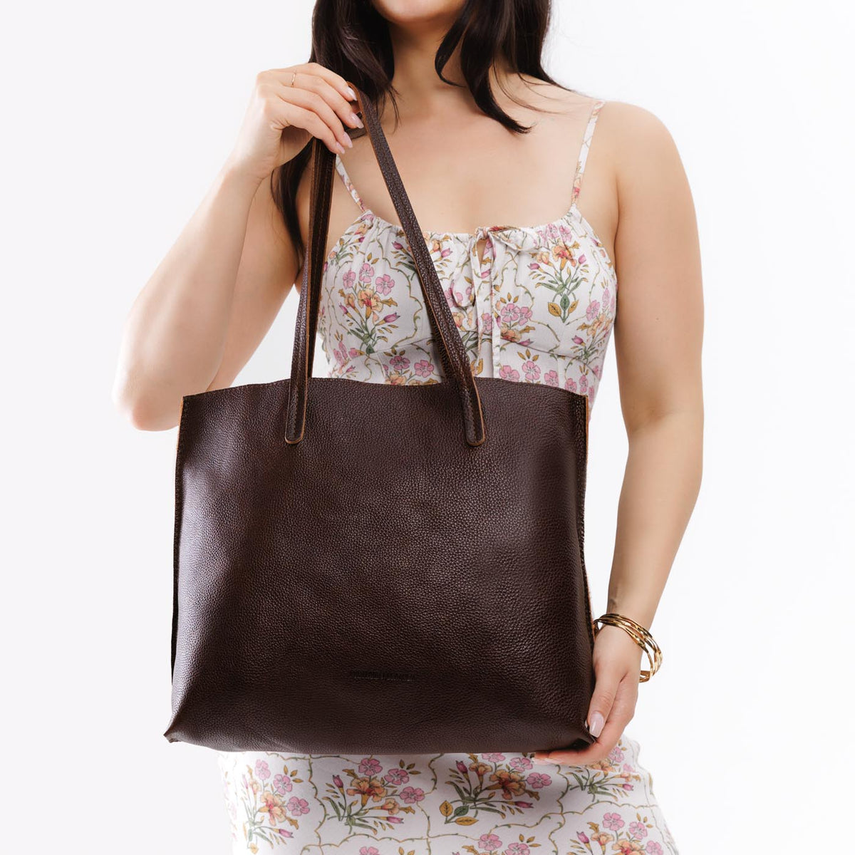 Coldbrew*Large | Model holding leather tote bag with interior snap key loop