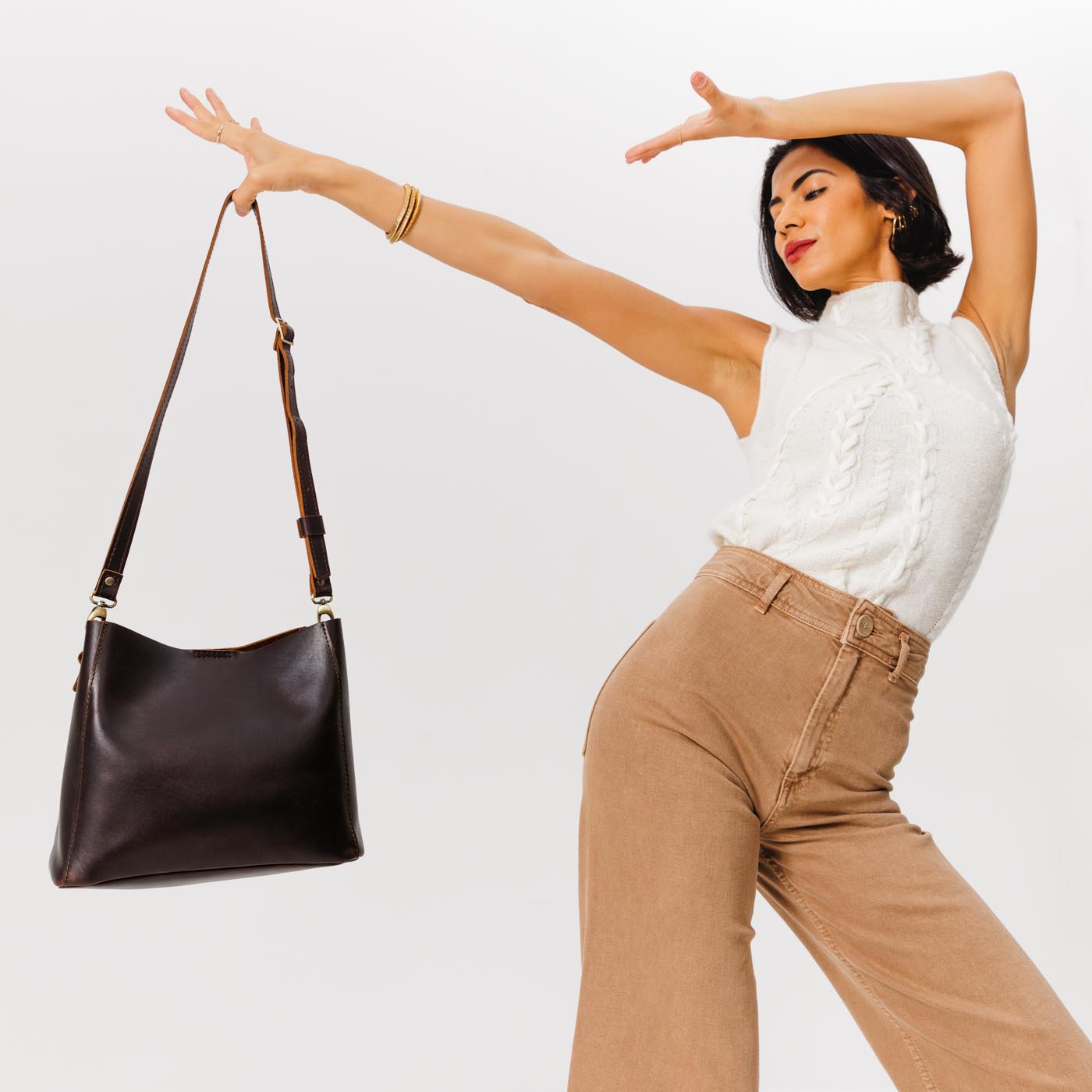  Grizzly | symmetrical bucket bag with latch closure and removable crossbody strap