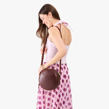 Cognac Large | Circle shaped crossbody bag with top zipper