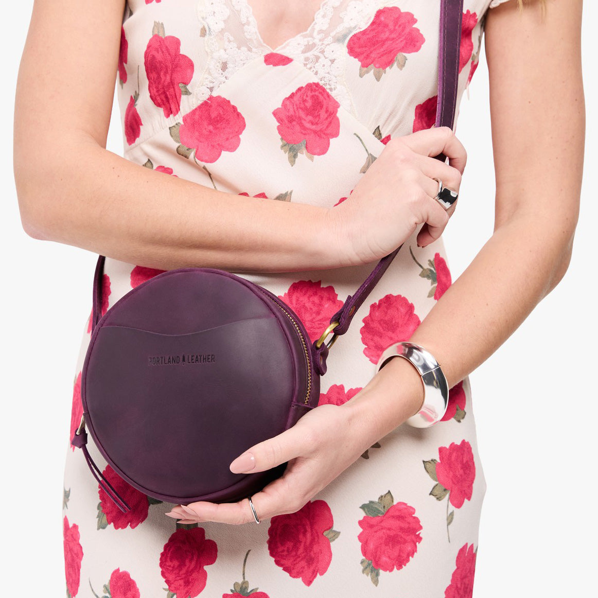 Larkspur*Small | Circle shaped crossbody bag with top zipper