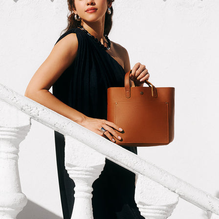 Honey*Classic | Crossbody tote bag with snap closure and front pocket