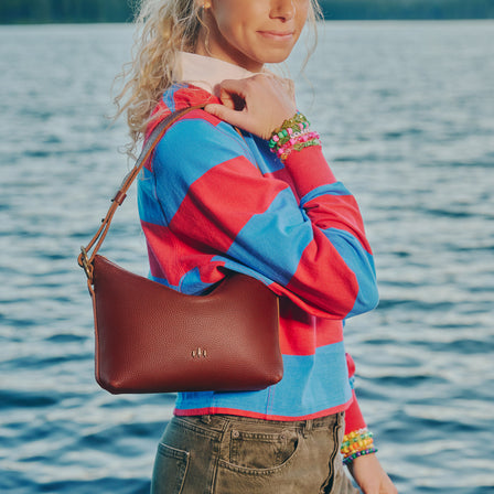 Asheville*Small | Petite slouchy leather shoulder bag with zipper opening and three metal tree emblems