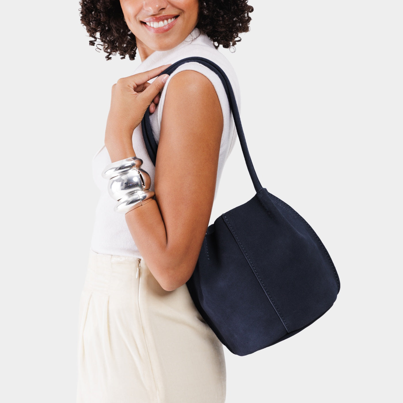 Alaska Blue*Classic | Model holding a  leather tote bag 