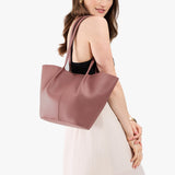 Sunkissed Large | Model carrying wide bucket shaped tote bag with matching leather handles
