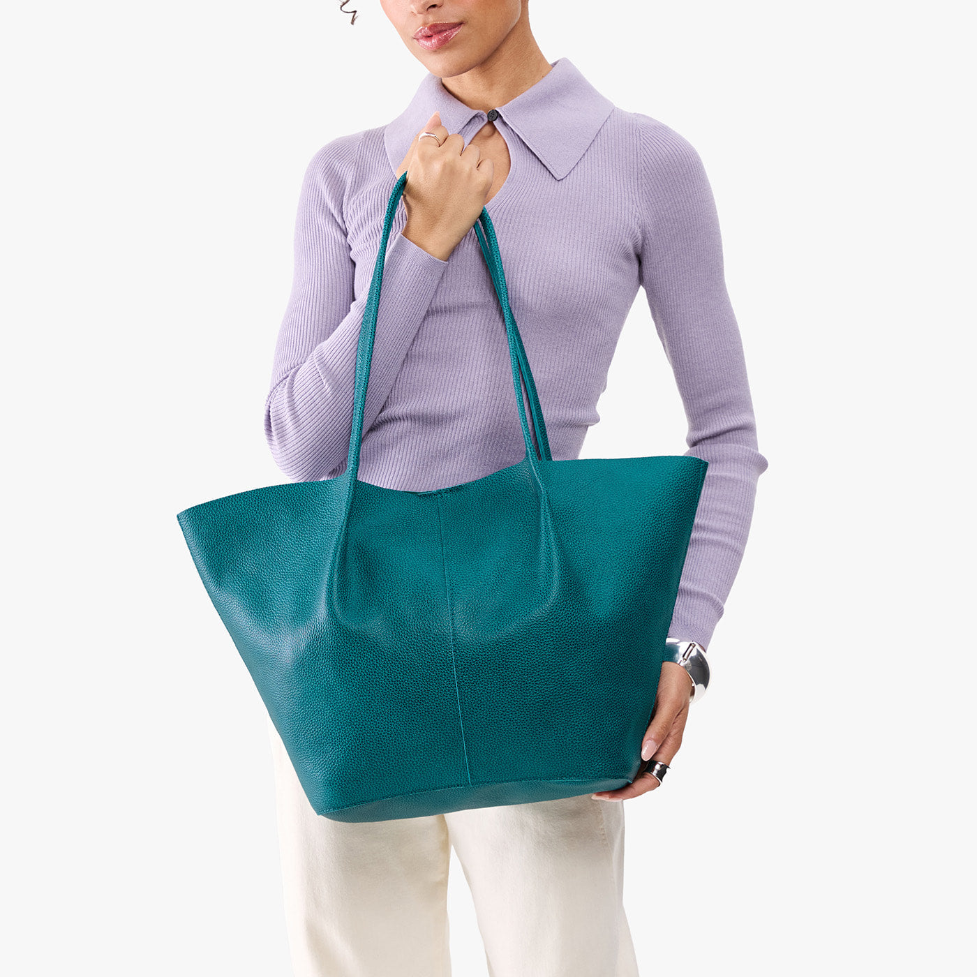 Aquarius*Oversized | Model carrying extra wide bucket shaped tote bag with matching leather handles