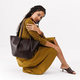 Grizzly Large | Bucket shaped tote bag with matching leather handles