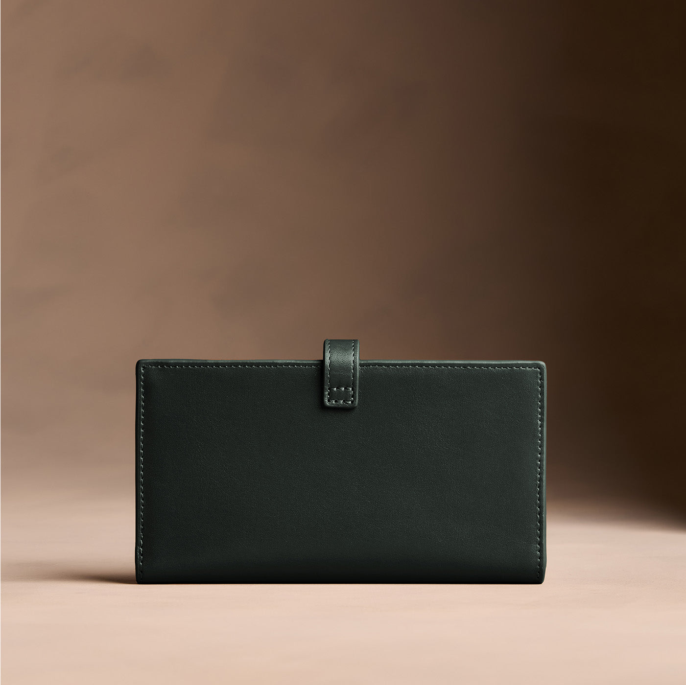 Regent Green*Large | Leather bifold wallet with a strap and bar closure