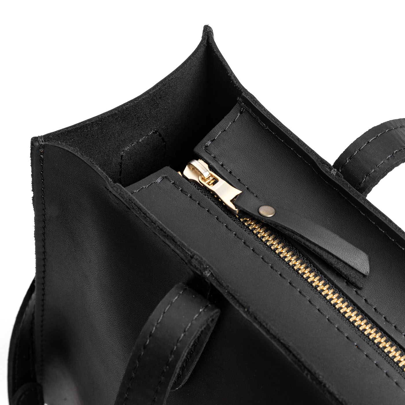 Black*East/West | Closeup of tote bag's zipper closure