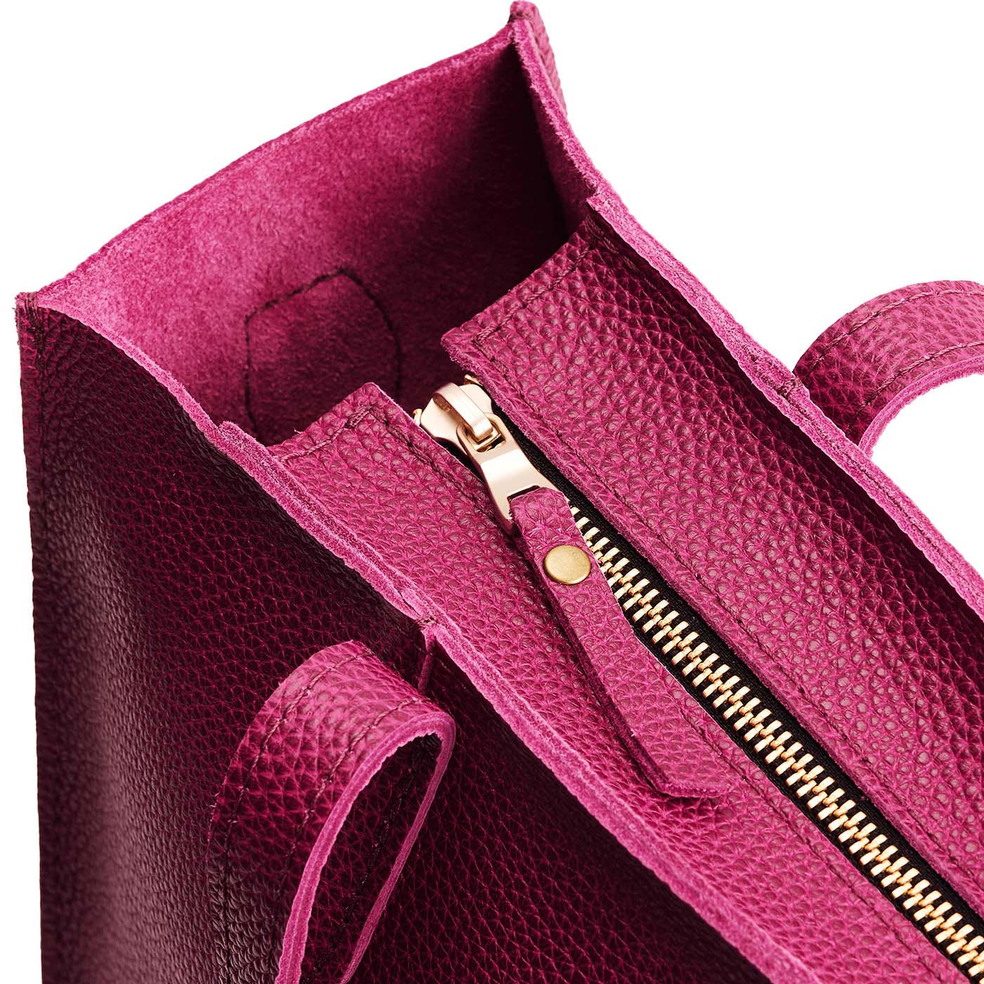 Cosmo | Closeup of tote bag's zipper closure