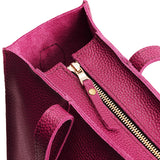 Cosmo | Closeup of tote bag's zipper closure