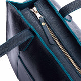 Boreal | Closeup of tote bag's zipper closure