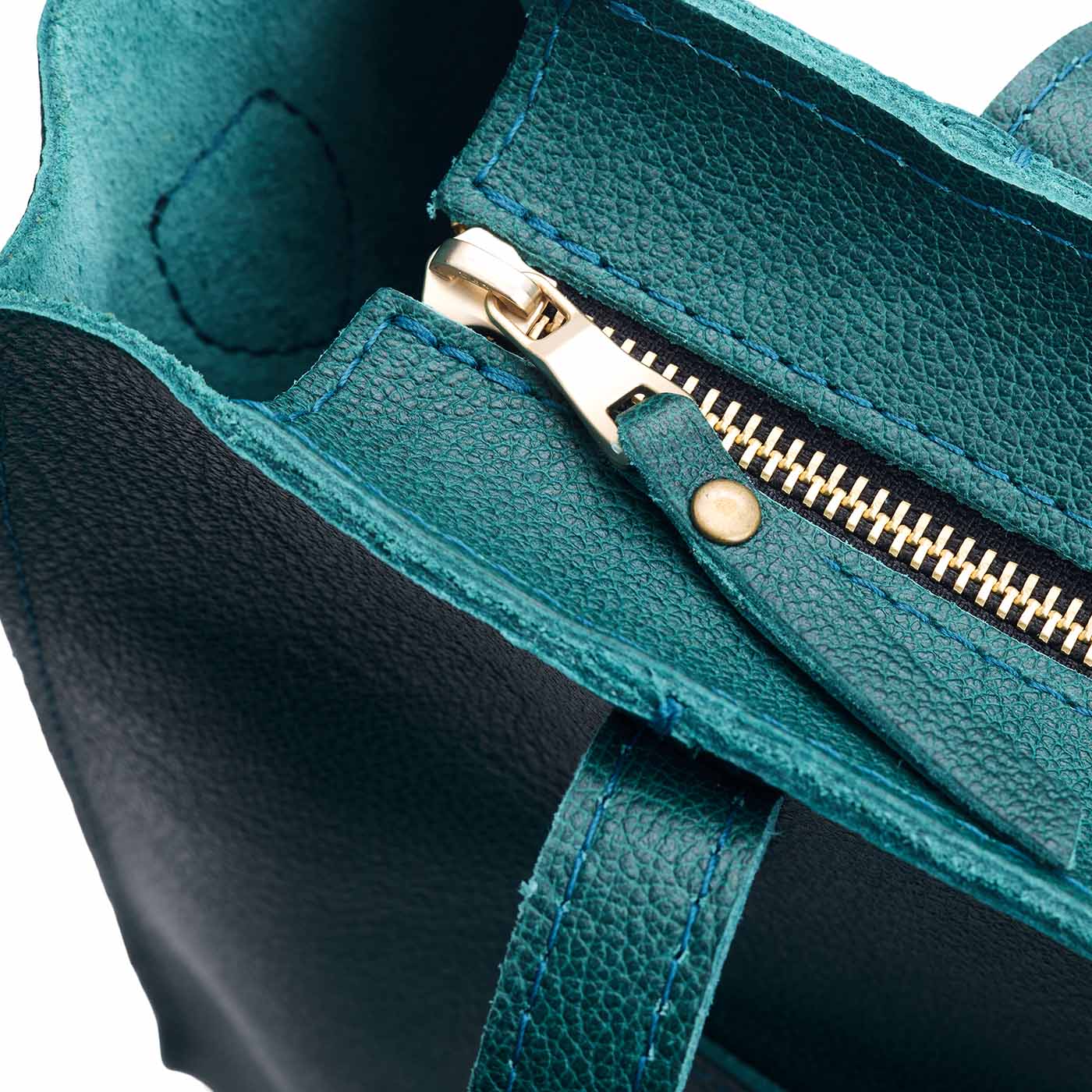 Sea Glass | Closeup of tote bag's zipper closure