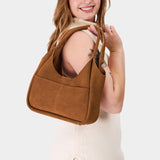Jackson Medium | U-shaped, flat-bottomed leather shoulder bag with two outside pockets