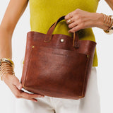 Nutmeg Classic | Crossbody tote bag with snap closure and front pocket 