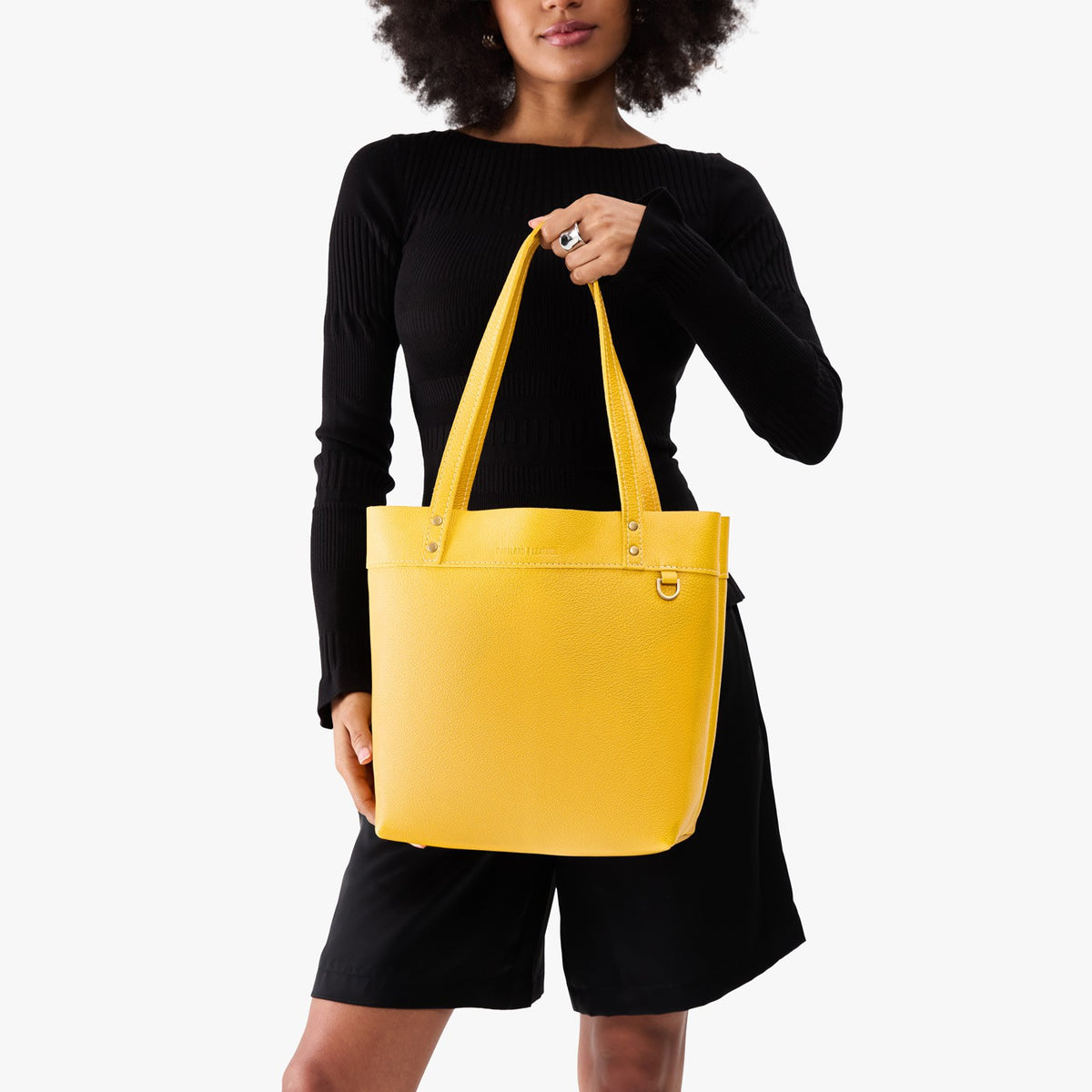 Pomello*Medium*Classic | Leather tote bag with riveted straps and exterior key loop