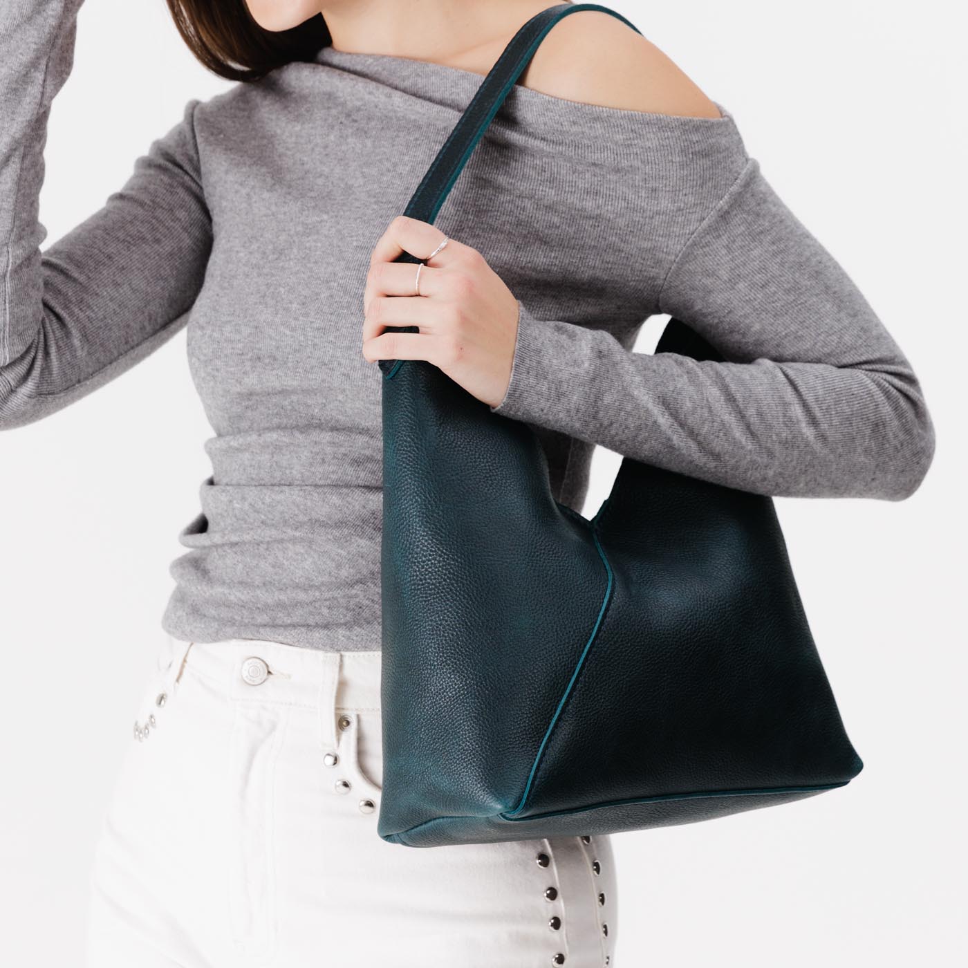 Sm/Lrg/Xlrg Naomi Shoulder Bag Mystery | Handbag with cross bag stitching detail