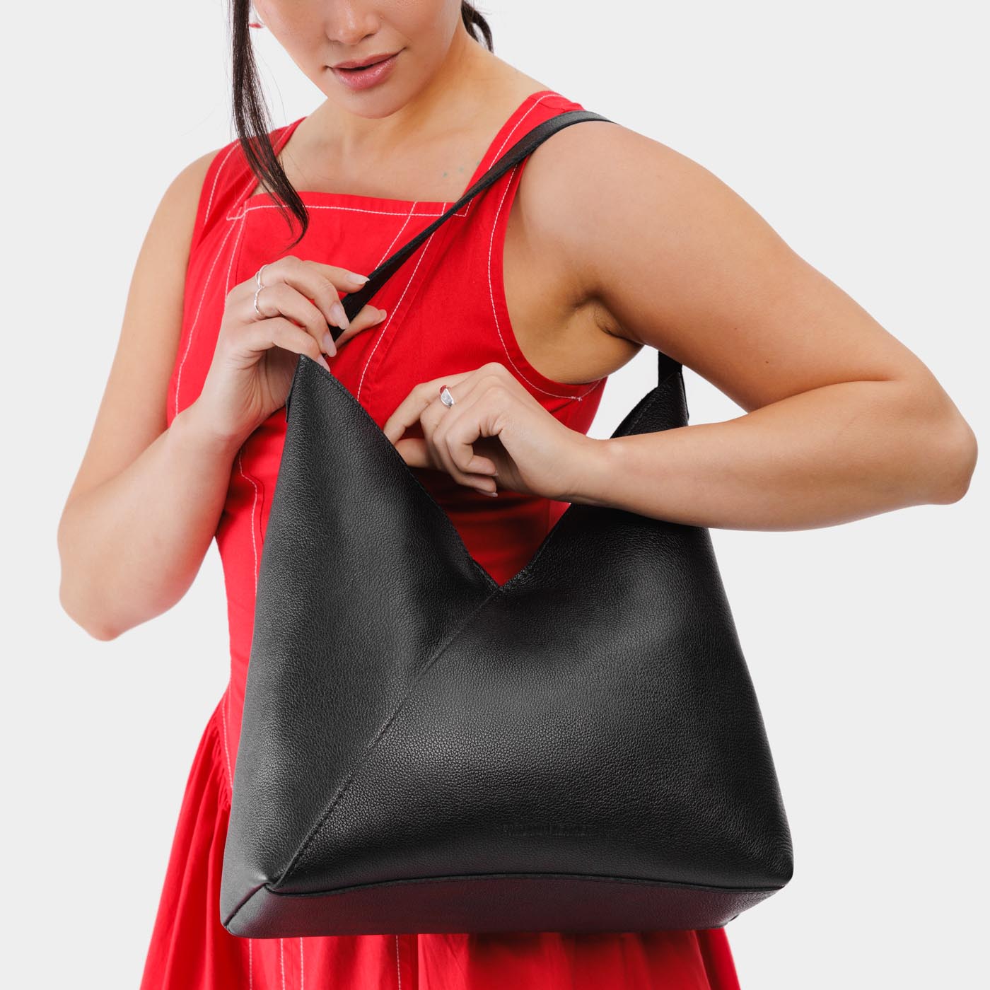 Pebbled--black*Oversized | Model wearing large shoulder bag with magnetic snap closure
