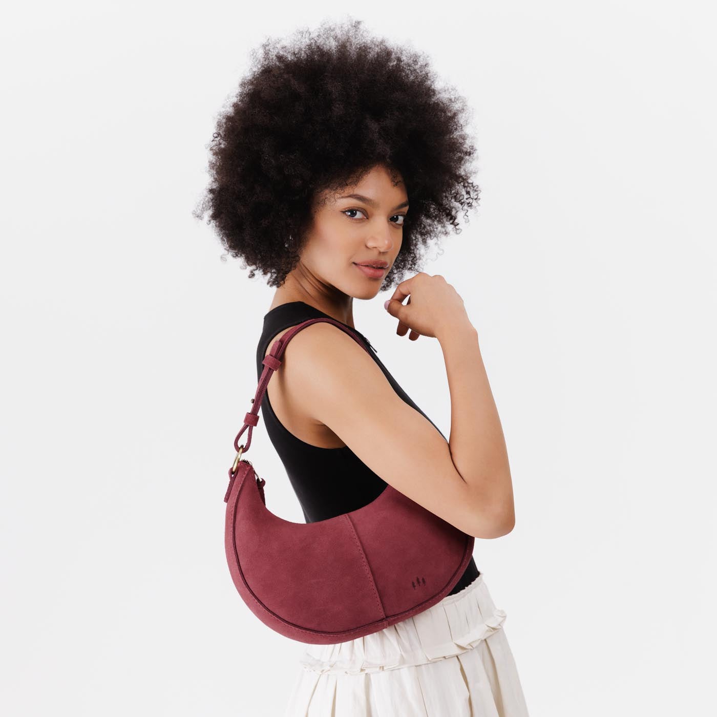 Red Panda*Classic | Crescent shaped shoulder bag with zipper closure and adjustable strap