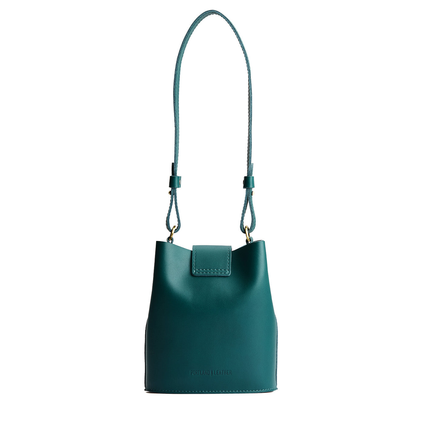 Harbor | Leather bucket shoulder bag with adjustable strap and magnetic closure on a white background